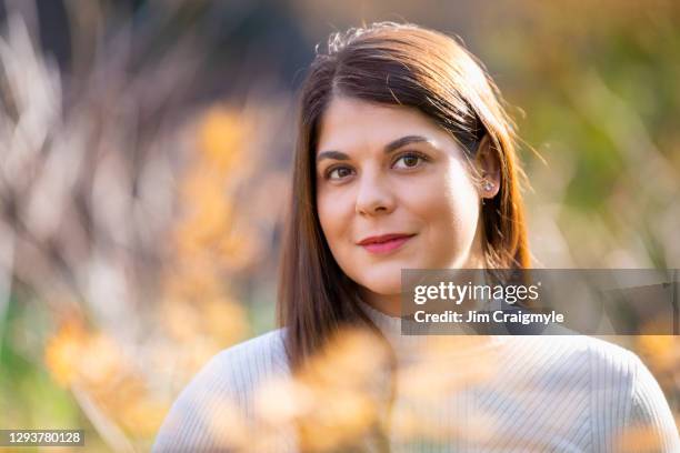 portrait métis woman - métis stock pictures, royalty-free photos & images