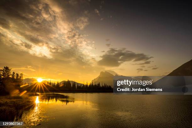 scenic sunrise over vermillion lakes. - canadian desert stock pictures, royalty-free photos & images
