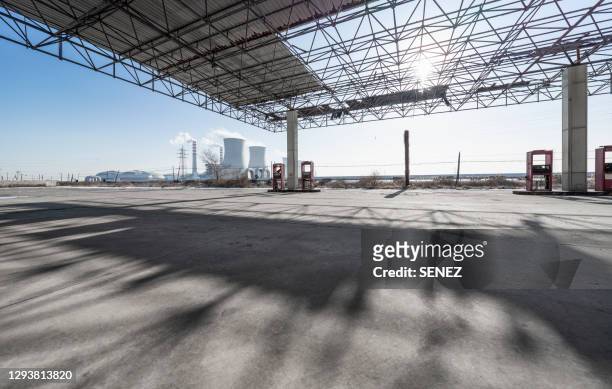 abandoned gas station - run down gas station stock pictures, royalty-free photos & images