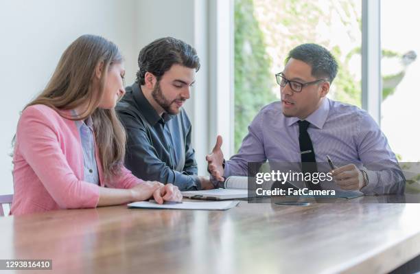 reunión de ceo de negocios - director financiero fotografías e imágenes de stock