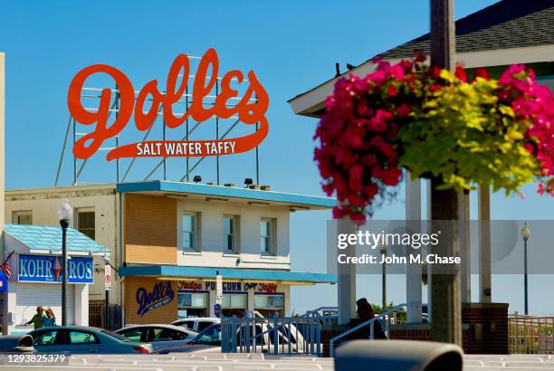 downtown district, rehoboth beach, delaware - boardwalk shops stock pictures, royalty-free photos & images