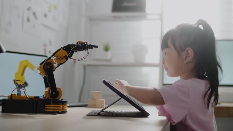 https://media.gettyimages.com/id/1293858390/video/girl-control-robot-arm-on-digital-tablet-getting-a-lesson-in-robotics-in-high-school.jpg?b=1&s=640x640&k=20&c=glCg88q9U56UCDvLh5laPzfwDgeI_4saJSn_AT9CeMU=