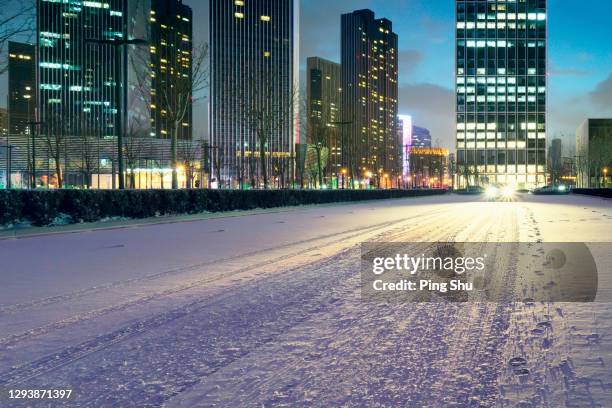 snow covered city roads - frozen and blurred motion stock pictures, royalty-free photos & images