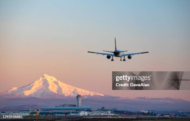 united parcel service boeing 757 mt hood. - ups plane stock pictures, royalty-free photos & images
