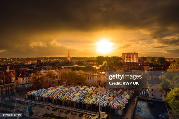 norwich city centre market, norwich uk - norwich cathedral stock pictures, royalty-free photos & images