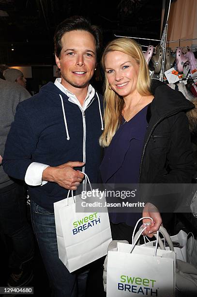 Actor Scott Wolf and Kelley Limp attend The Samsung Galaxy Tab Lift on January 23, 2011 in Park City, Utah.