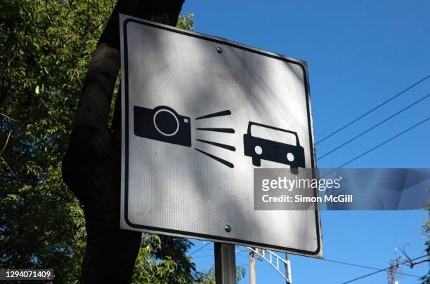 speed camera / radar ahead traffic warning sign in mexico city, mexico - lasergun stockfoto's en -beelden