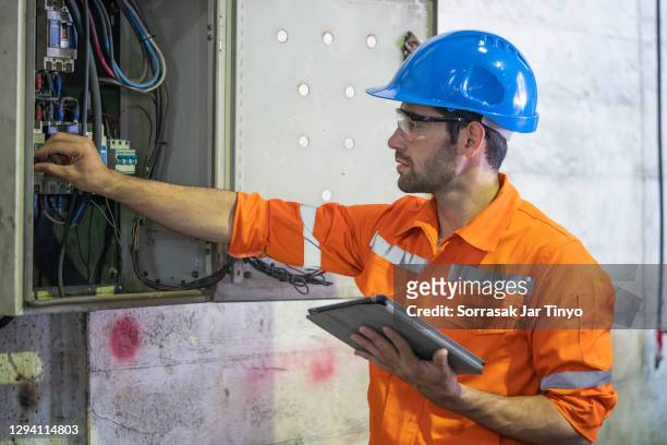 electrician working at circuit electrical panel. - electrical panel box fotografías e imágenes de stock