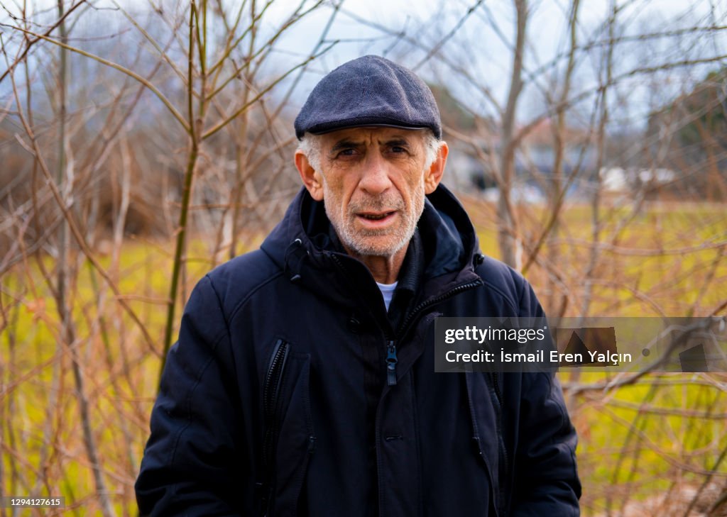 The old man who lost his way looks his way from the map