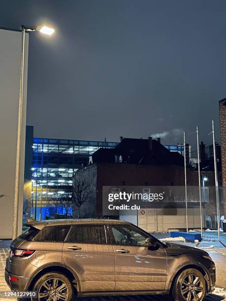 Vertical Range Rover 41 Range Rover Outdoor Vertical Stock Photos, High-Res Pictures, and ...