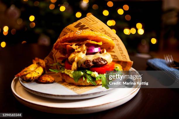 yummy burger - erdnuss stock pictures, royalty-free photos & images