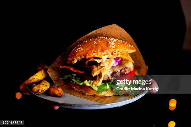 yummy burger - erdnuss stock pictures, royalty-free photos & images