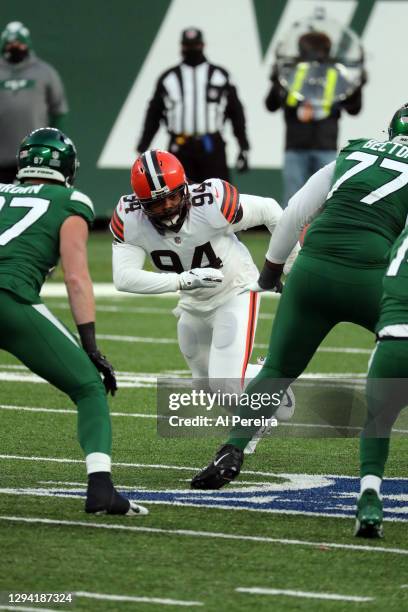 Adrain Clayborn of the Cleveland Browns rushes against the New York Jets at MetLife Stadium on December 27, 2020 in East Rutherford, New Jersey.