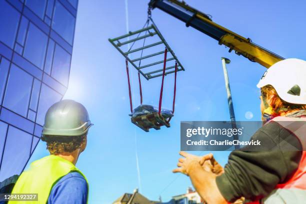 Crane Operator Loading Crane Lifting Load Photos and Premium High Res Pictures - Getty Images