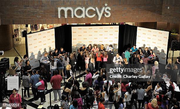 Emergent Writing Photos and Premium High Res Pictures - Getty Images