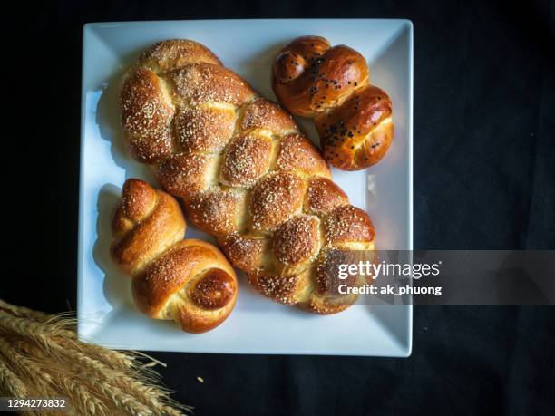 braided bread (swiss zopf) - コーシャー ストックフォトと画像