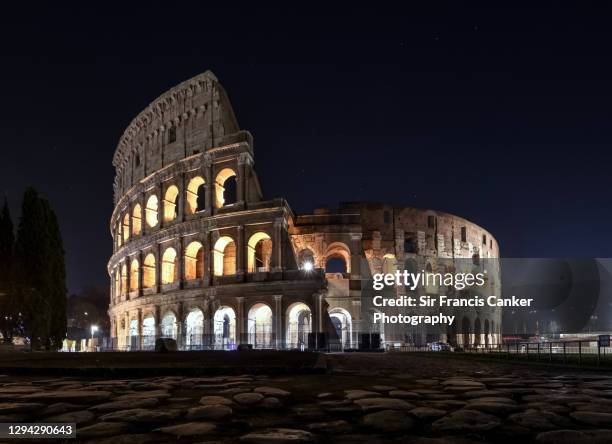 majestic rome colosseum illuminated at night in rome, lazio, italy - views of rome the eternal city stock pictures, royalty-free photos & images