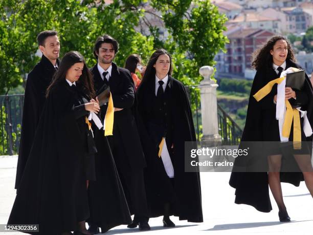 black robed students at the university of coimbra, portugal - distrito de coimbra imagens e fotografias de stock