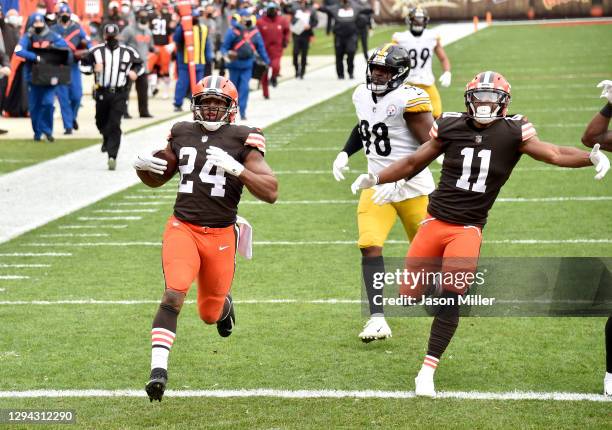 Nick Chubb of the Cleveland Browns scores a touchdown against the Pittsburgh Steelers in the first quarter at FirstEnergy Stadium on January 03, 2021...