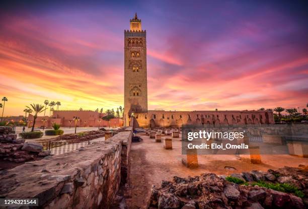 koutoubia moskee in de ochtend, marrakech, marokko - marrakesh stockfoto's en -beelden