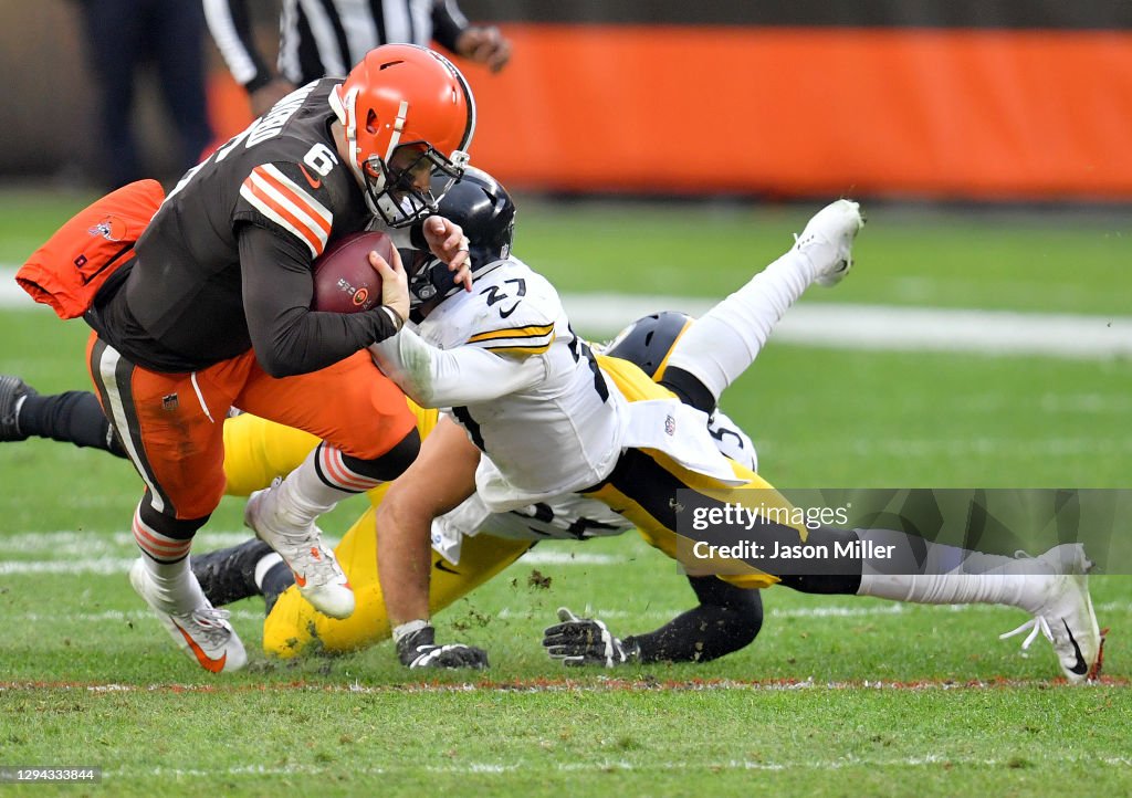 Pittsburgh Steelers v Cleveland Browns