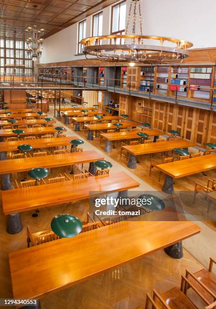 empty university library during lockdown - lockdown viewpoint stock pictures, royalty-free photos & images