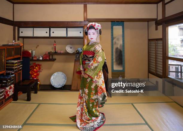 full length portrait of maiko (geisha in training) standing in japanese tatami room - zen sable stock pictures, royalty-free photos & images