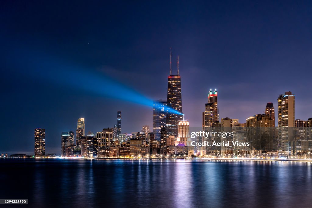 Horizonte do Centro de Chicago à noite