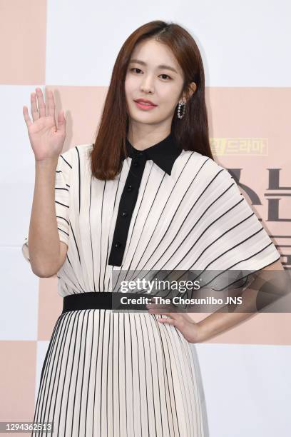 Romance Is A Bonus Book Jung Yoo-jin Jung Yoo Jin Photos and Premium High Res Pictures - Getty Images