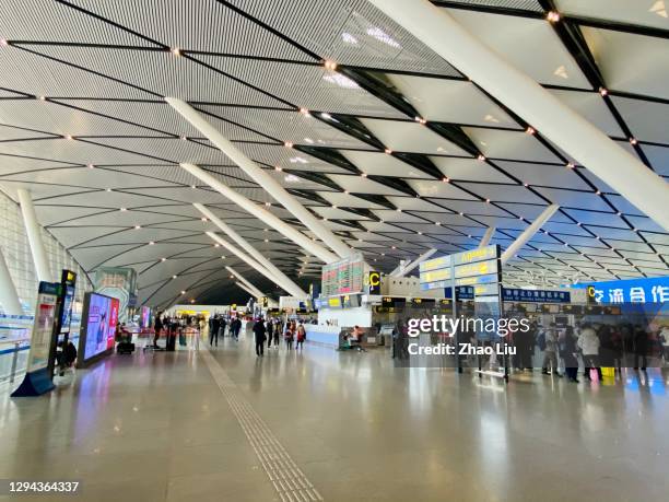 terminal 2 des internationalen flughafens nanning, china - nanning stock-fotos und bilder