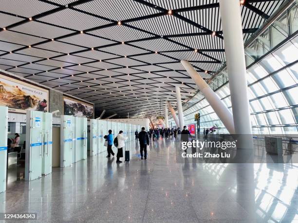 terminal 2 des internationalen flughafens nanning, china - nanning stock-fotos und bilder