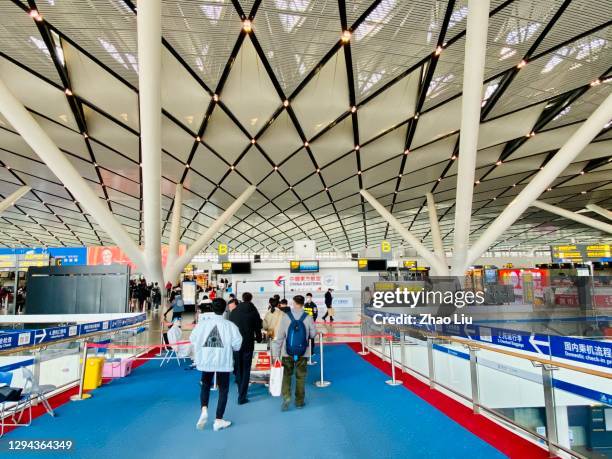 terminal 2 des internationalen flughafens nanning, china - nanning stock-fotos und bilder