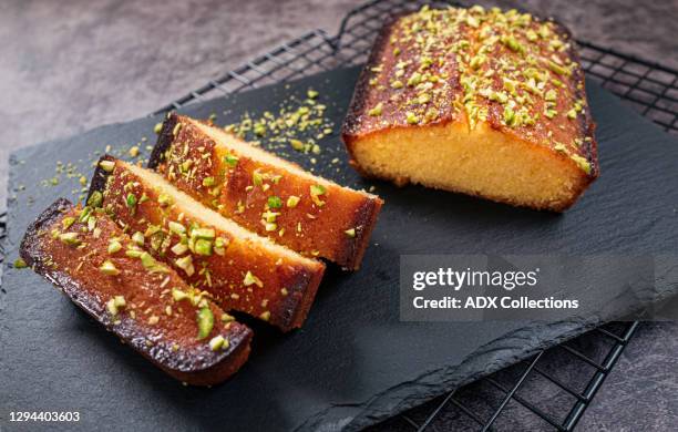 pistachios and lemon pound cake - cake stockfoto's en -beelden