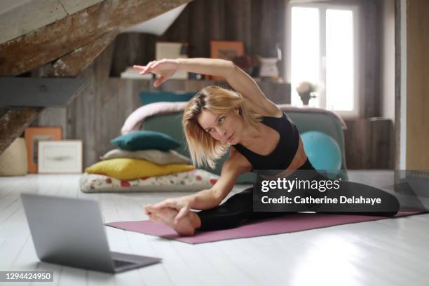 woman practicing yoga at home - yoga ball work 個照片及圖片檔