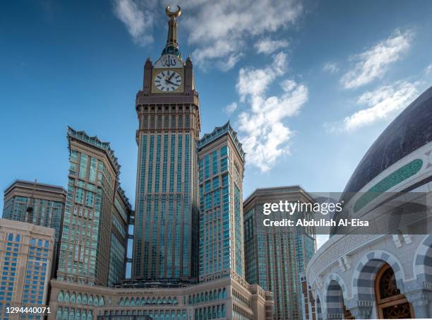 makkah clock tower - makkah clock tower imagens e fotografias de stock