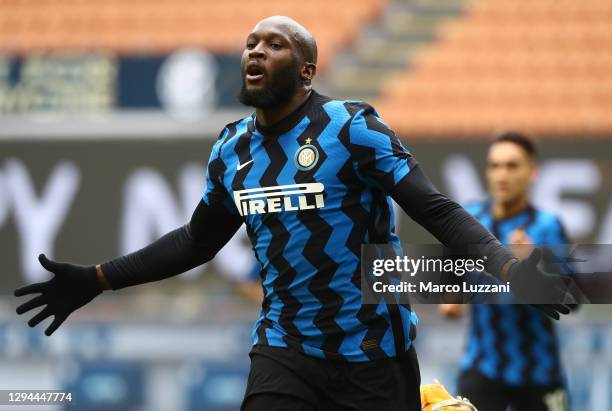 Romelu Lukaku of FC Internazionale celebrates his goal during the Serie A match between FC Internazionale and FC Crotone at Stadio Giuseppe Meazza on...