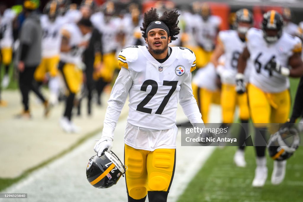Pittsburgh Steelers v Cleveland Browns
