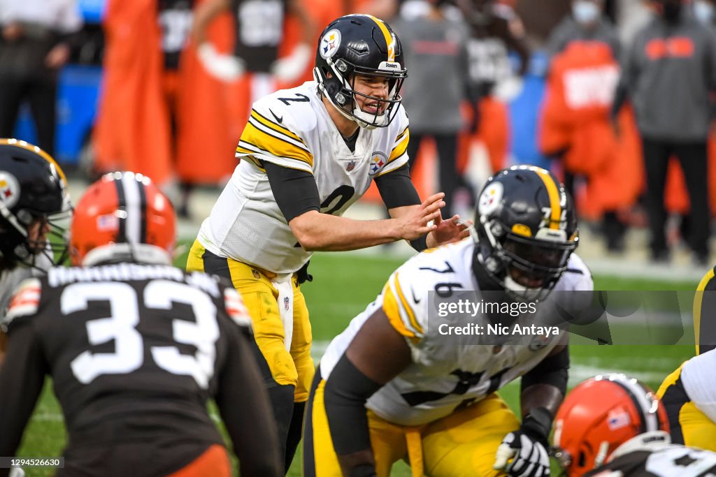Pittsburgh Steelers v Cleveland Browns
