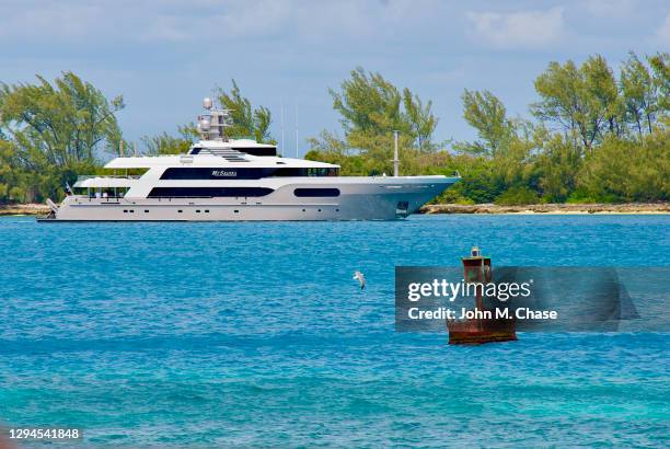 "myseanna" super yacht, nassau, bahamas - bahamas city stock pictures, royalty-free photos & images