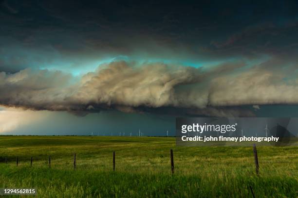extreme thunderstorm, great plains of nebraska.usa - grandes planícies imagens e fotografias de stock