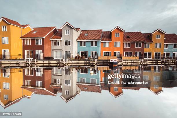 buntes viertel in groningen - groningen city stock-fotos und bilder