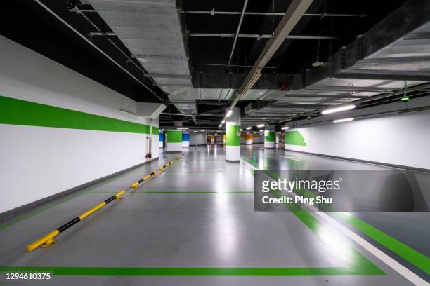 underground parking - parking space imagens e fotografias de stock