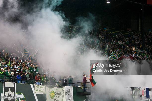 Timbers Fans 1,441 Portland Timbers Fans Stock Photos, High-Res Pictures, and Images ...