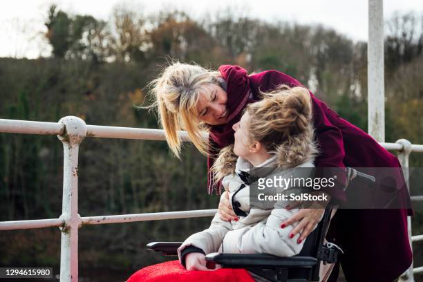 mother and daughter love - als stock pictures, royalty-free photos & images