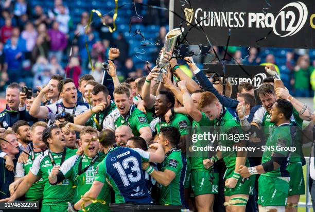 V LEINSTER .BT MURRAYFIELD - EDINBURGH .Connacht celebrate winning the Guinness Pro 12 trophy