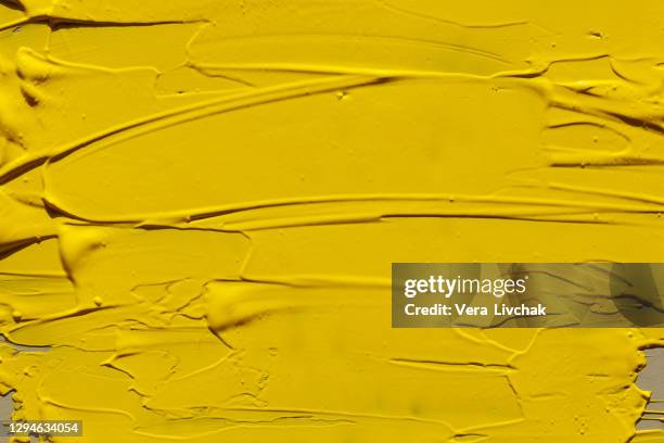 textured yellow oil paint brush stroke on grey background - art and craft equipment fotografías e imágenes de stock