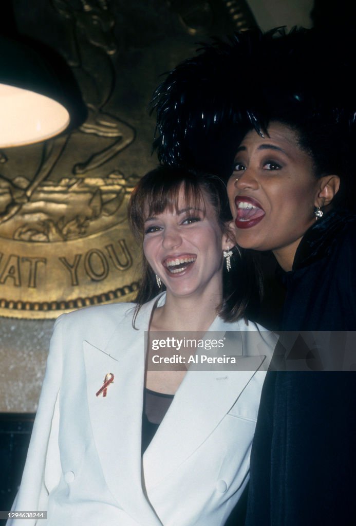 Debbie Gibson Announces 1993 Grammy Nominees