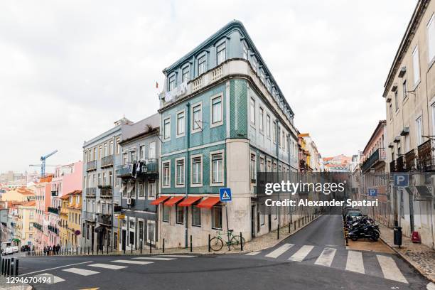 street in lisbon old town, portugal - lisbon fotografías e imágenes de stock