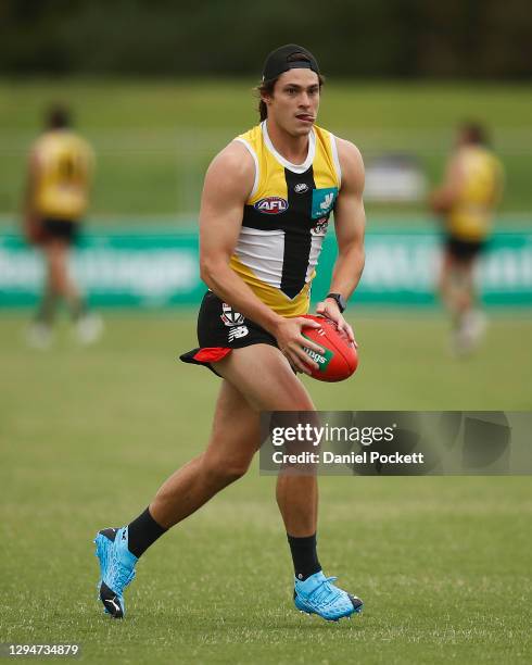 Jack Steele of the Saints in action during a St Kilda Saints AFL training session at Moorabbin Oval on January 06, 2021 in Melbourne, Australia.