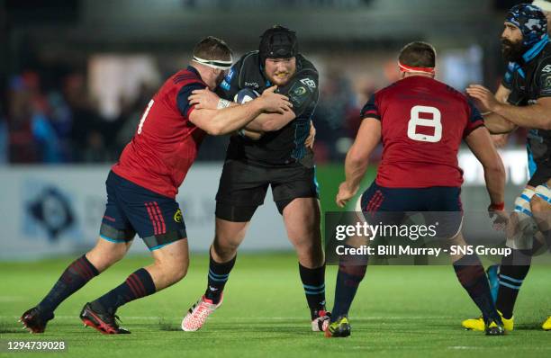 V MUNSTER.SCOTSTOUN.Glasgow Warriors' Zander Fagerson drives forward